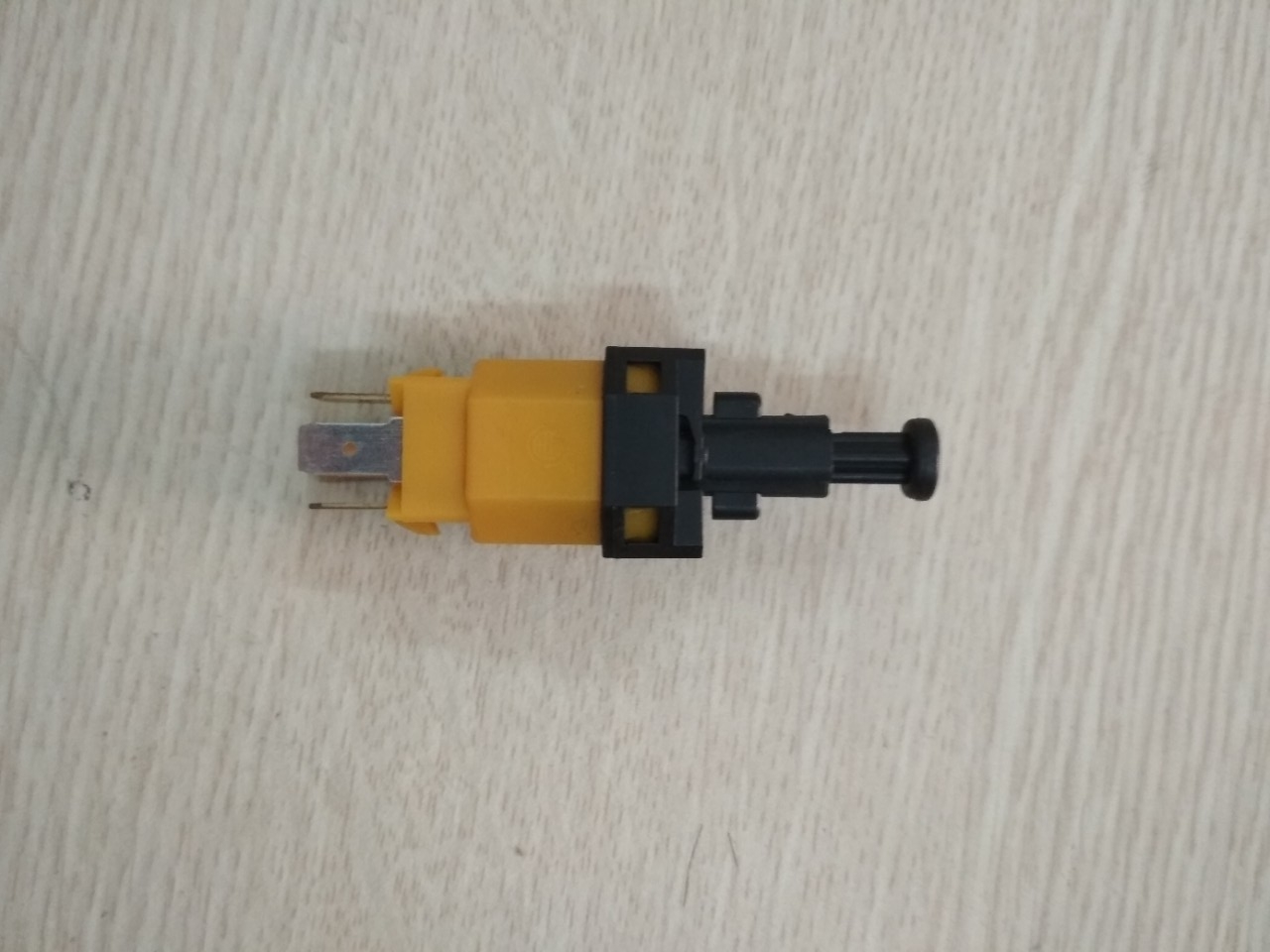 Công tắc báo đèn phanh Chery QQ3/Daewoo Matiz 1,2