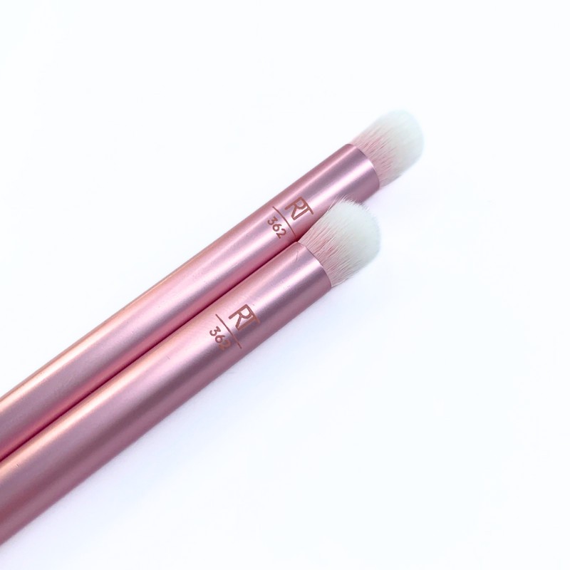 Cọ Nhấn Đuôi Mắt Hốc Mắt RT REAL TECHNIQUES Daily Eye RT362