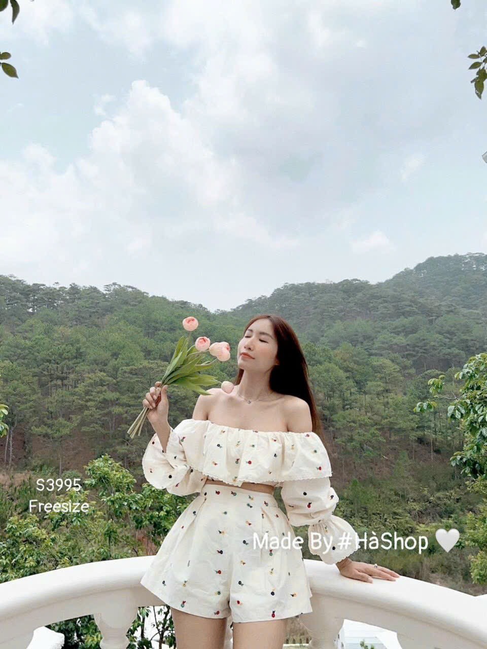 Set thời trang nữ siêu HOT áo trễ vai dài tay mix quần ngắn họa tiết đáng yêu, Set bộ hottrend quần ngắn mix áo dài tay trễ vai họa tiết xinh xắn, Set áo trễ vai dài tay mix quần ngắn phong cách TH