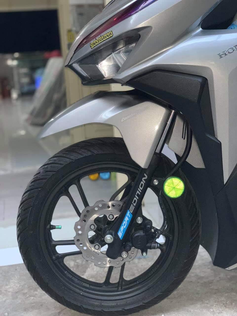 Mắt mèo phản quang xe máy