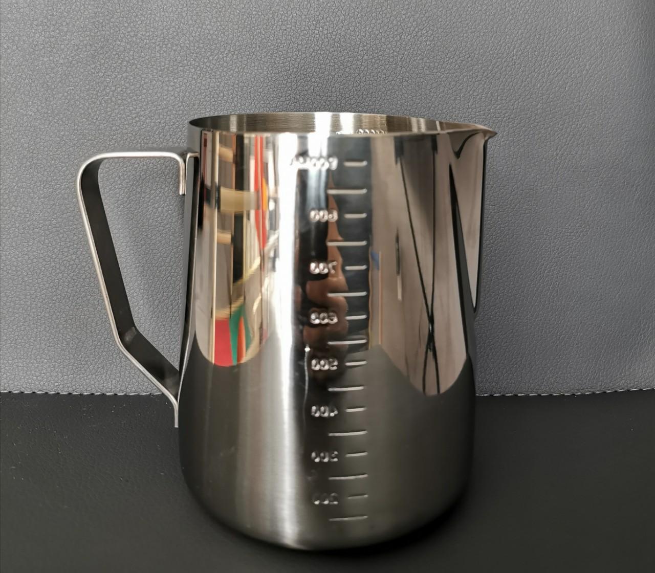 Ca đánh sữa Inox có vạch chia