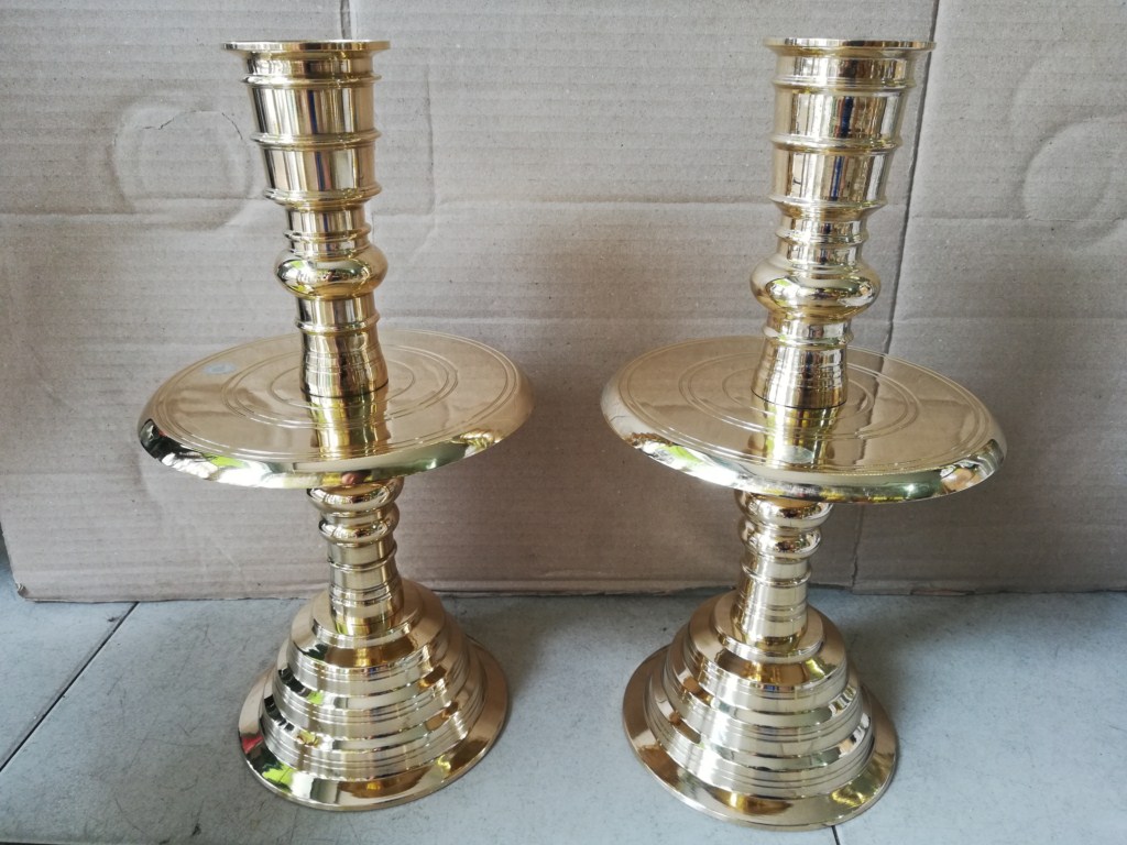 Cặp chân nến bằng đồng cao 40,5cm sắc nét