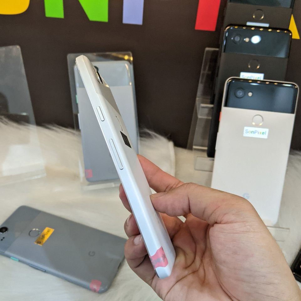 Google Pixel 2, Snapdragon 835 chip, 4/64GB RAM. Sonpixel plug kit