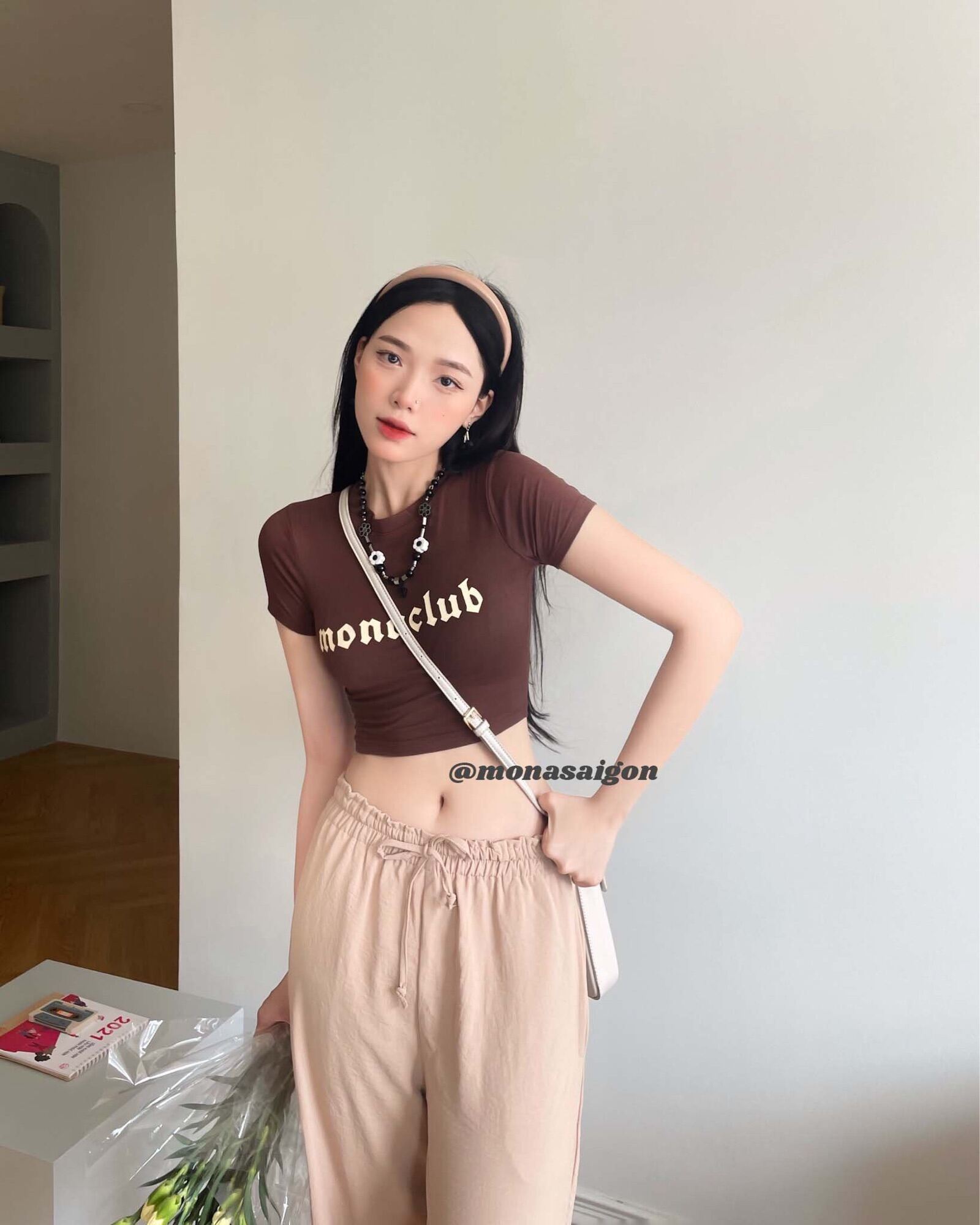 [VOUCHER 12%/149K] Áo croptop thun MONÁ - LISA