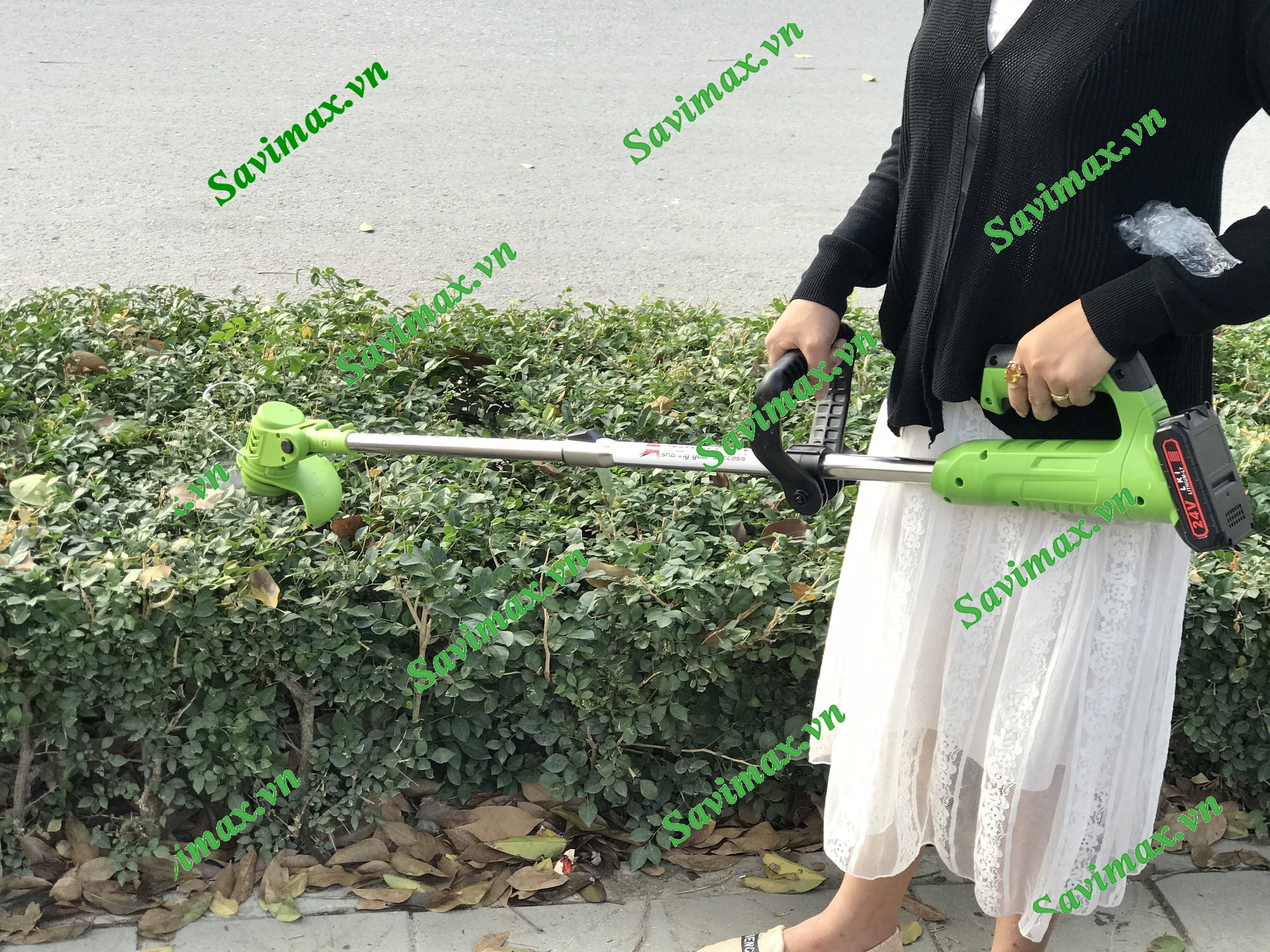 Máy cắt cỏ chạy pin Savimax- Máy cắt cỏ chạy pin Lithium siêu khỏe