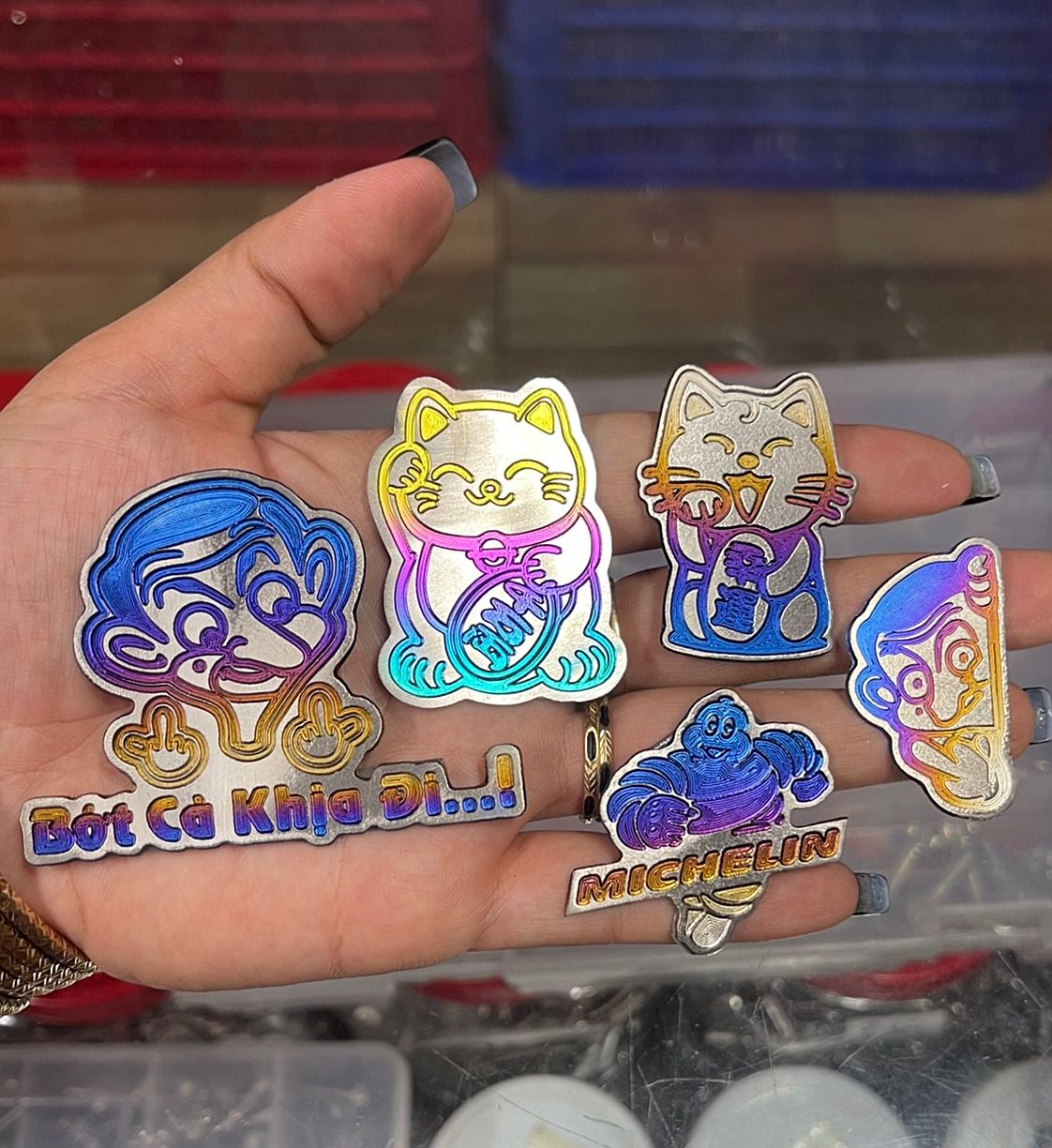 Tem Titan Logo Nhiều Mẫu Trang Trí