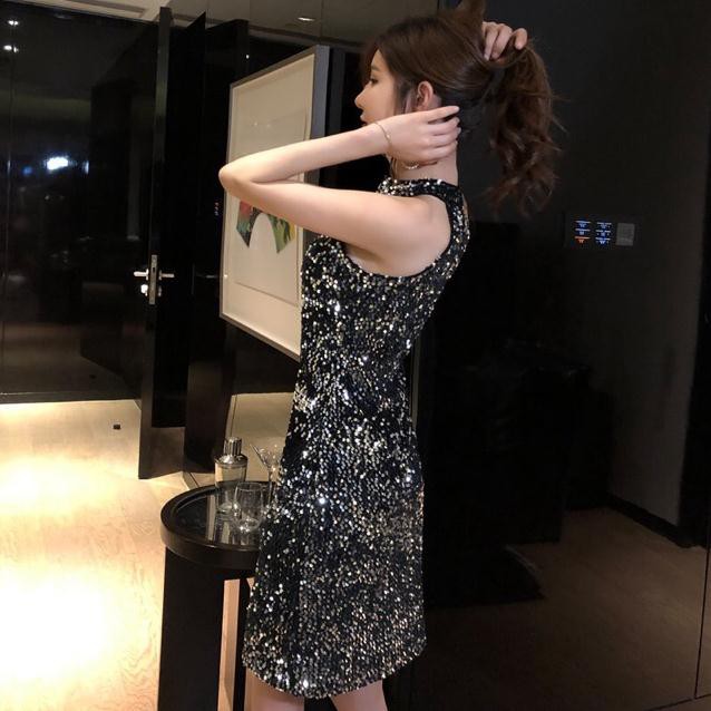 Váy kim sa cổ yếm