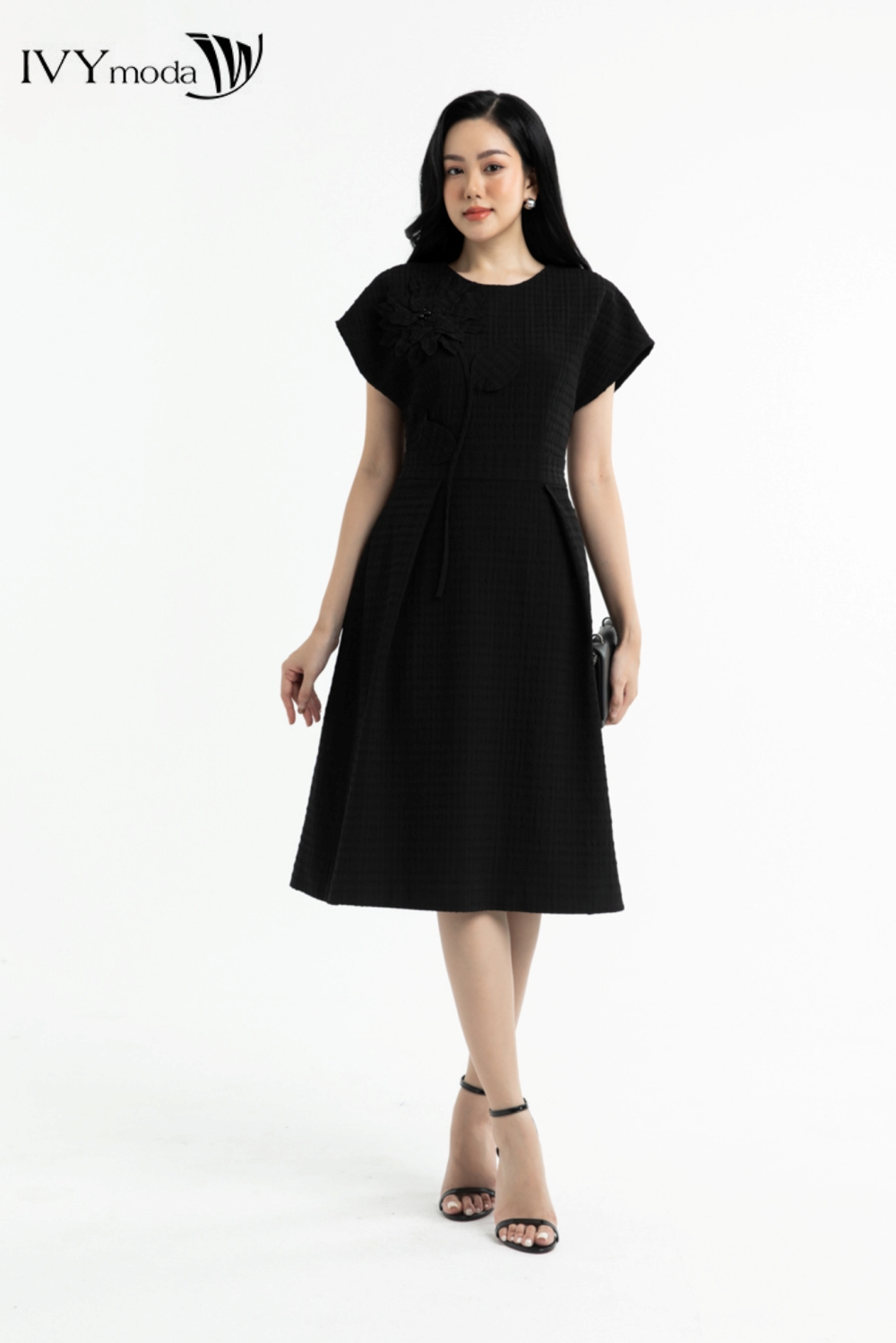 Đầm cài hoa nổi IVY moda MS 48M7506