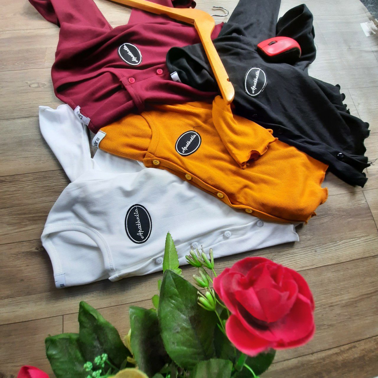 ÁO CROPTOP LOGO CUỐN BIÊN a2