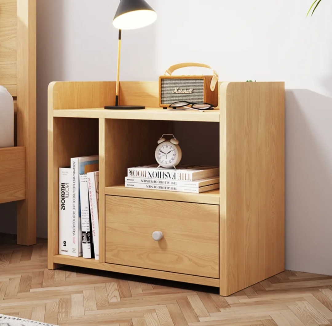 Tủ đầu giường, táp đầu giường, kệ đầu giường. Chất liệu gỗ MDF phủ melatium chống thấm cao cấp. Kích thước:43 x 40 x 26cm