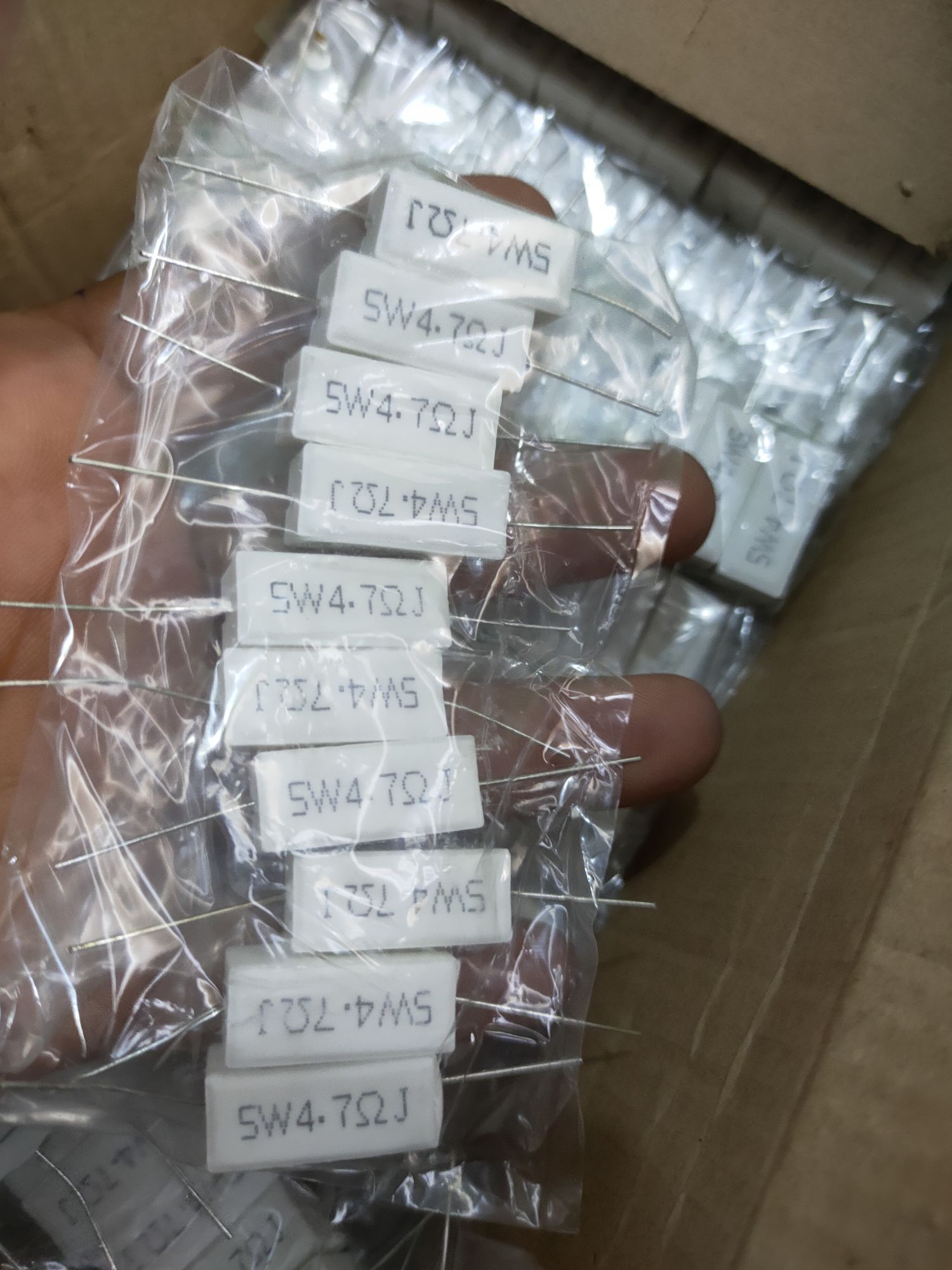 10 điện trở sứ 4.7om 5w