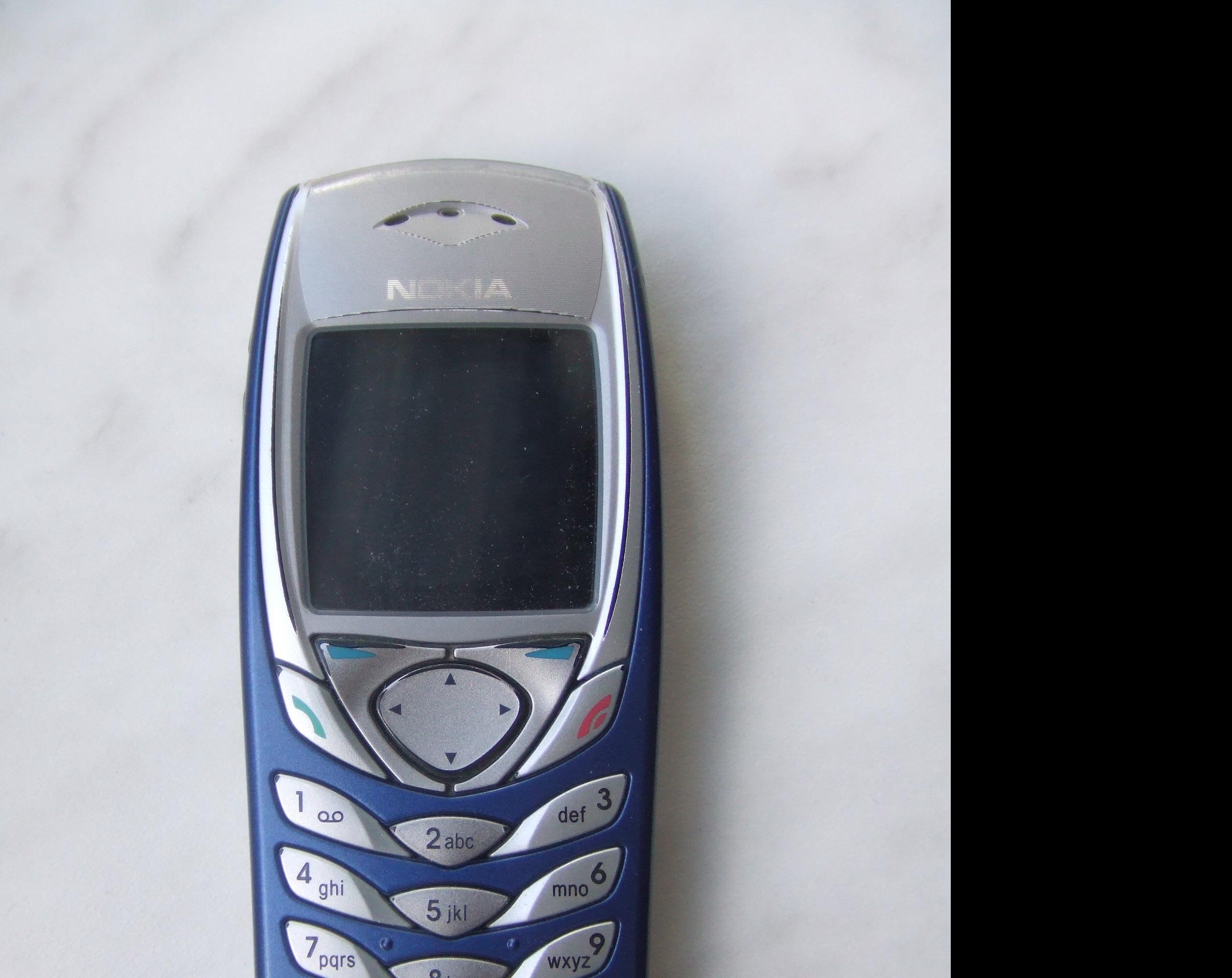Điện thoại di động Nokia 6100 mỏng nhỏ gọn đẹp