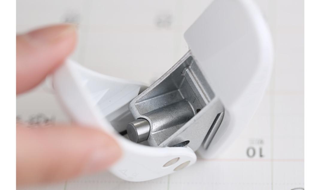 Dụng cụ đục lỗ - Kìm đục lỗ giấy sổ còng Deli