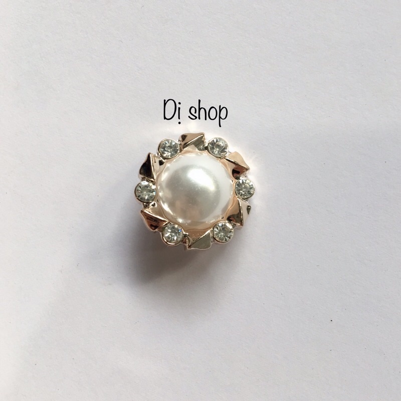 Giá 1 nút cườm có đá sáng size 2.5cm