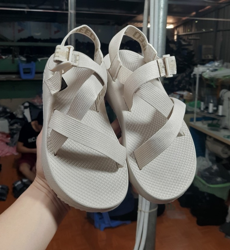Dép Sandal Nam Chaco Đế Thơm Màu Sữa Mã D198
