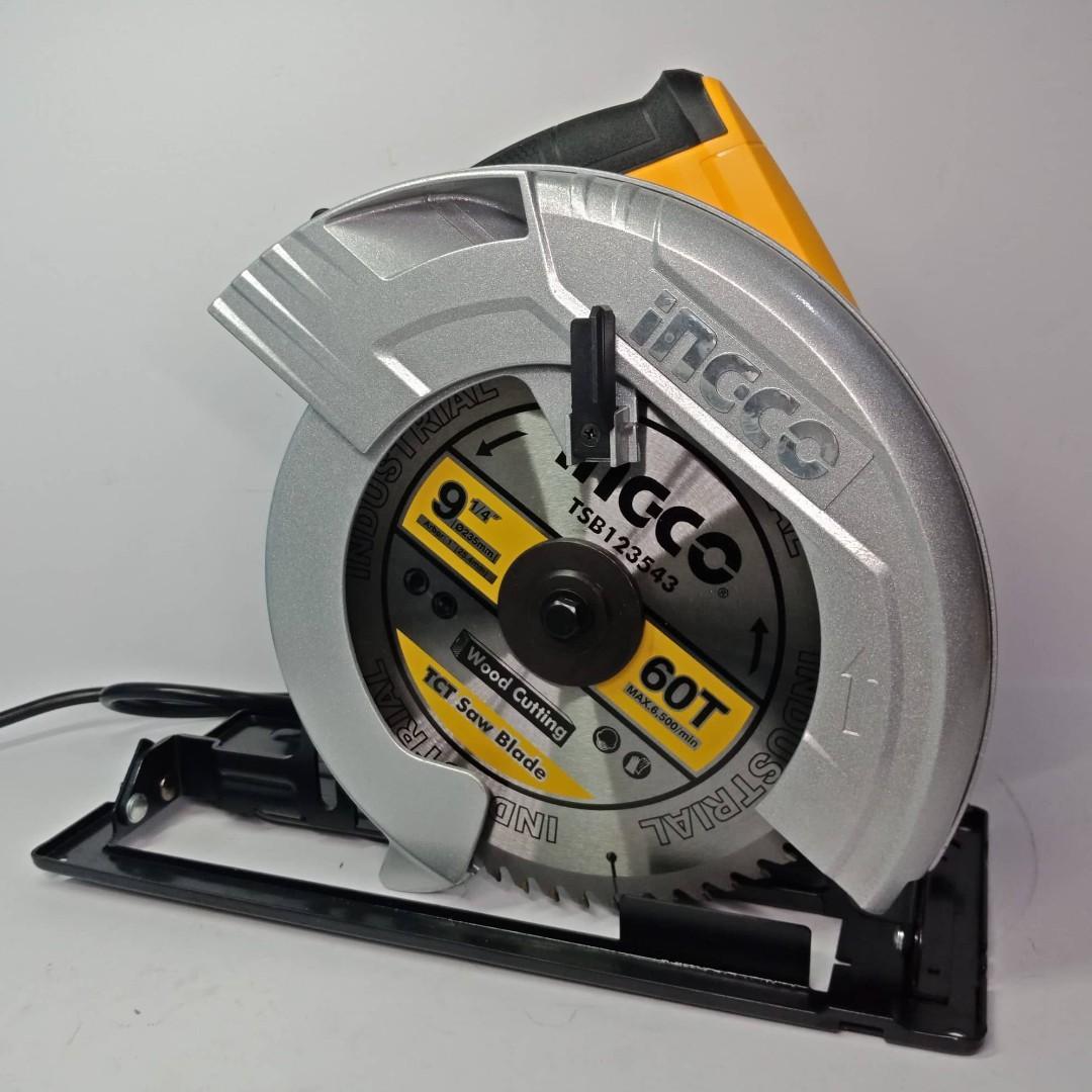 235mm Máy cưa đĩa tròn 2200W INGCO CS2358