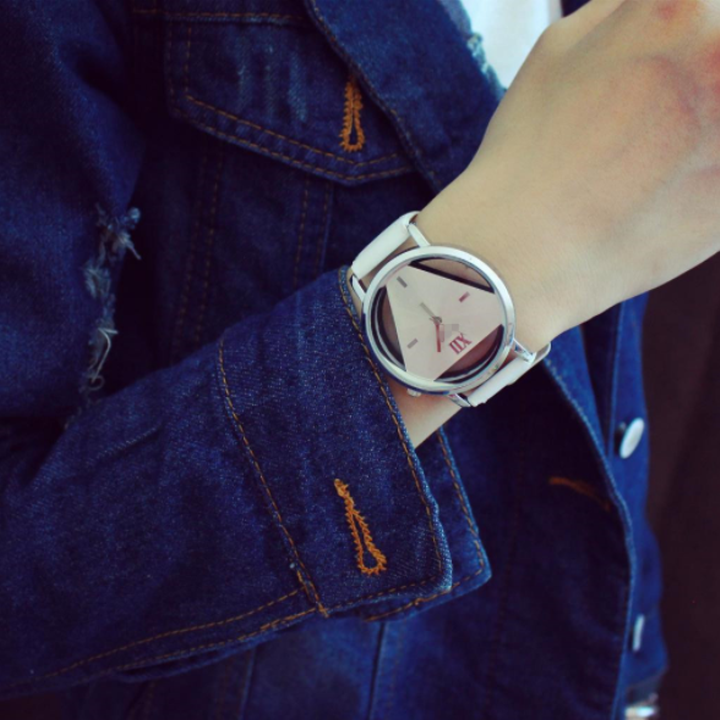 (Extra gift 1 tablets battery worth 20K) clock male face motifs triangle