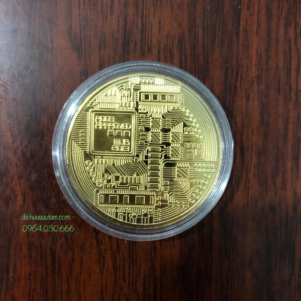 Đồng xu Bitcoin vàng may mắn