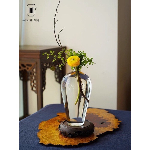 bình thủy tinh trong suốt cắm hoa