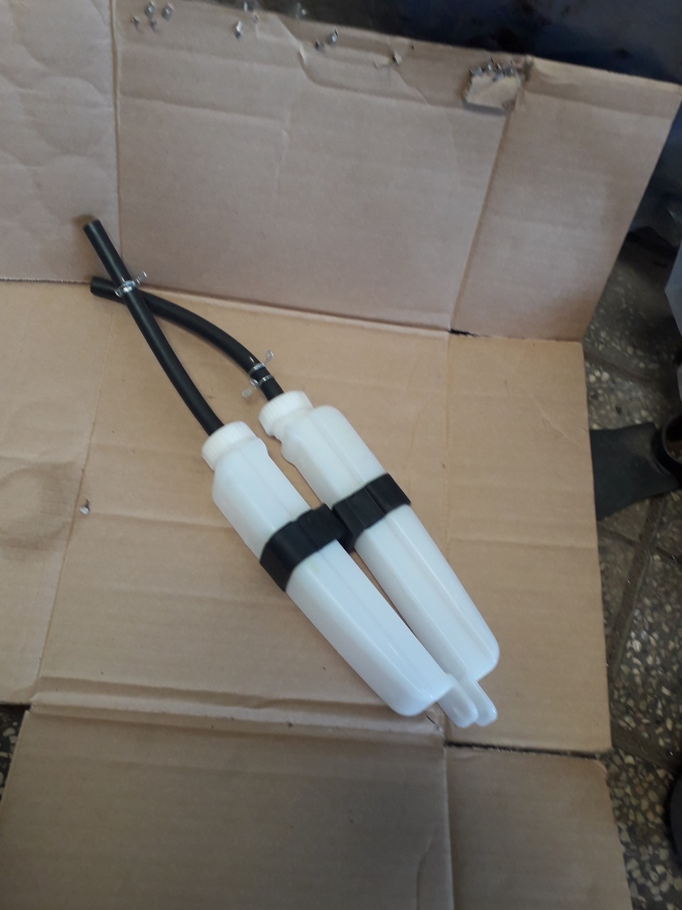 Bình nước phụ xe ba bánh