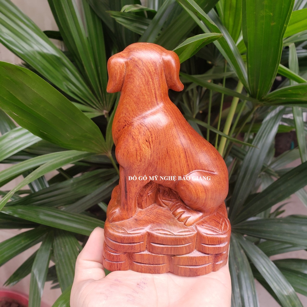 Tượng con chó gỗ hương