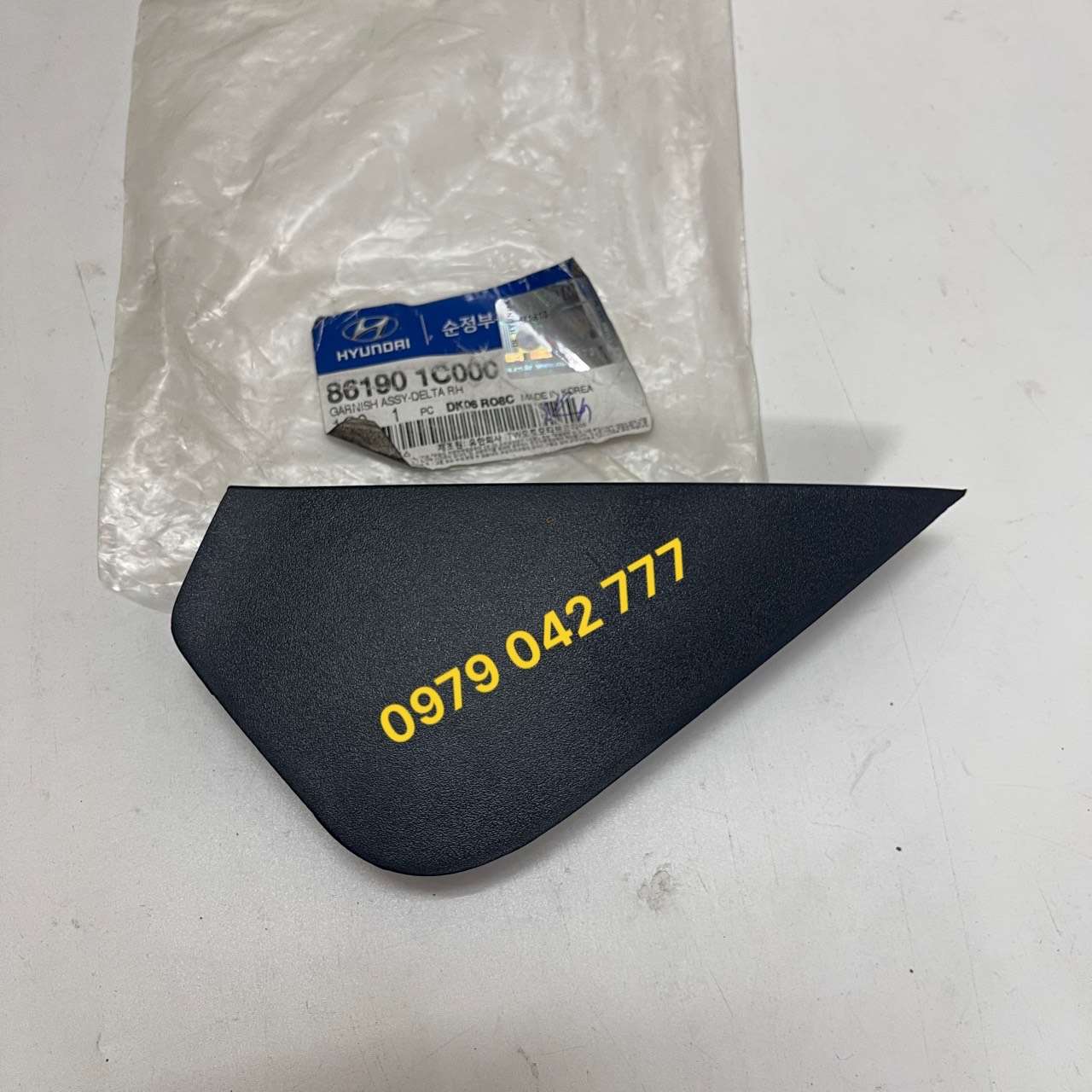 Ốp tam giác ngoài cửa trước Hyundai Getz
