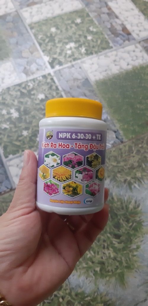 Phân bón vi lượng NPK 6-30-30 +TE kích ra hoa, tăng đậu trái - bomax chai 100 gram