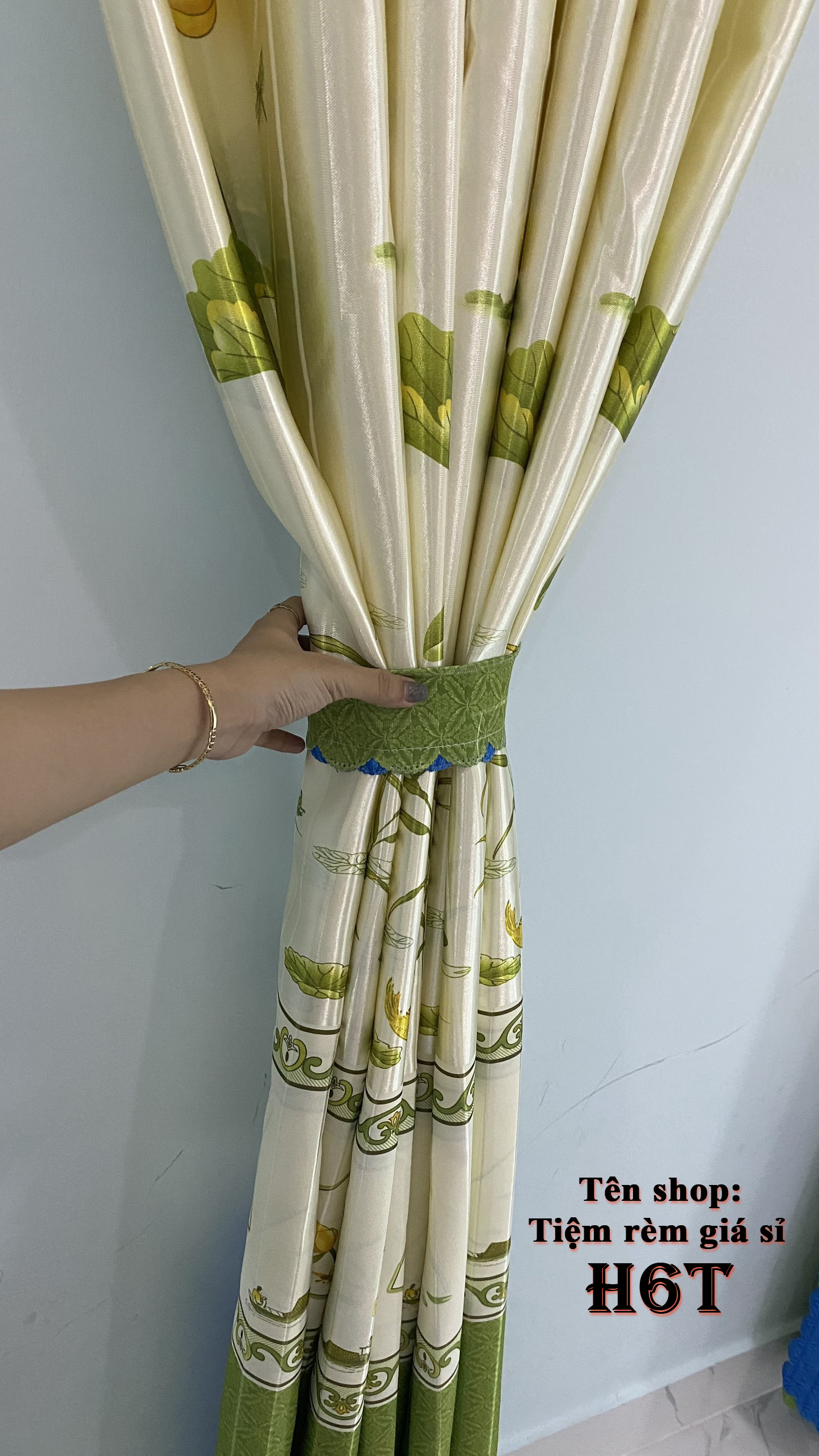 Màn cửa sổ hoặc màn cửa chính