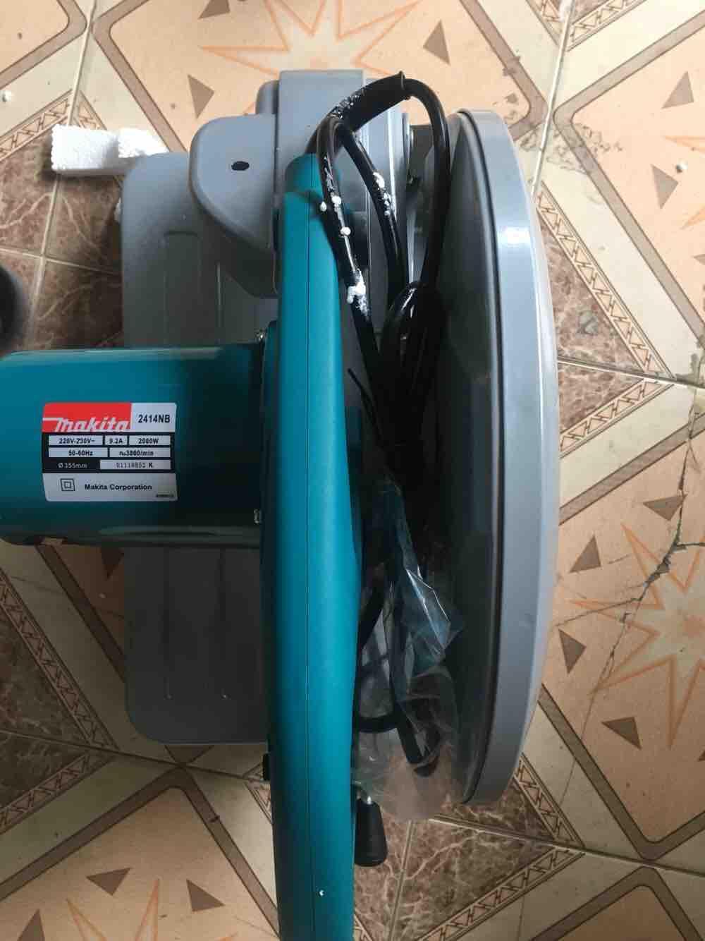Máy cắt sắt bàn makita 2414NB.