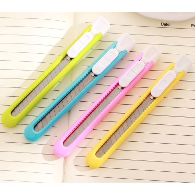 Dao Rọc Giấy Deli 1 Cái