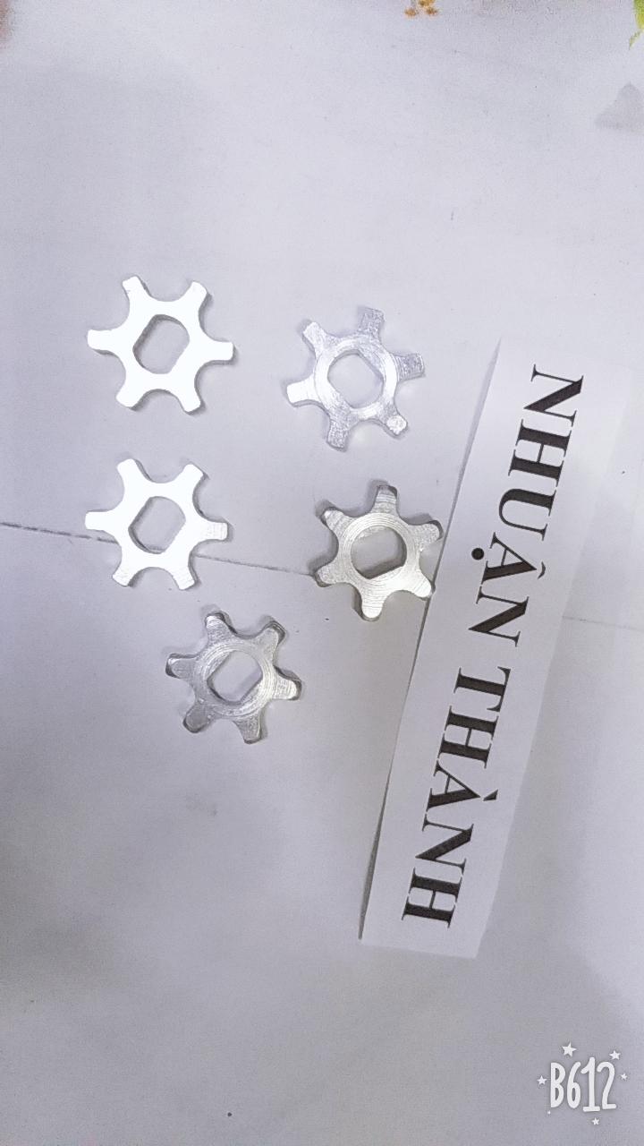 Bánh răng (nhông) máy cưa xích điện 5016/6018/405 6 răng (9X12mm)