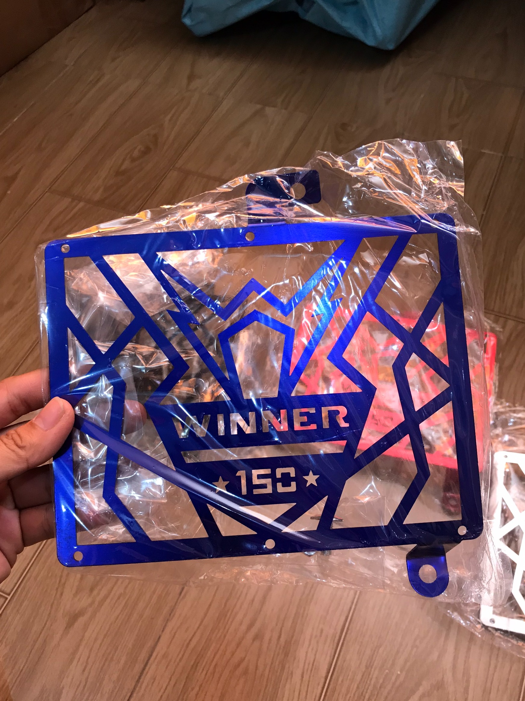 Che két nước gắn xe winner