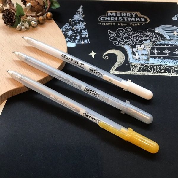 [HCM]Bút gel trắng SAKURA GELLY ROLL có thể vẽ trên các bề mặt tối màu mực không thấm nước ổn định không phai (Nhiều Size)