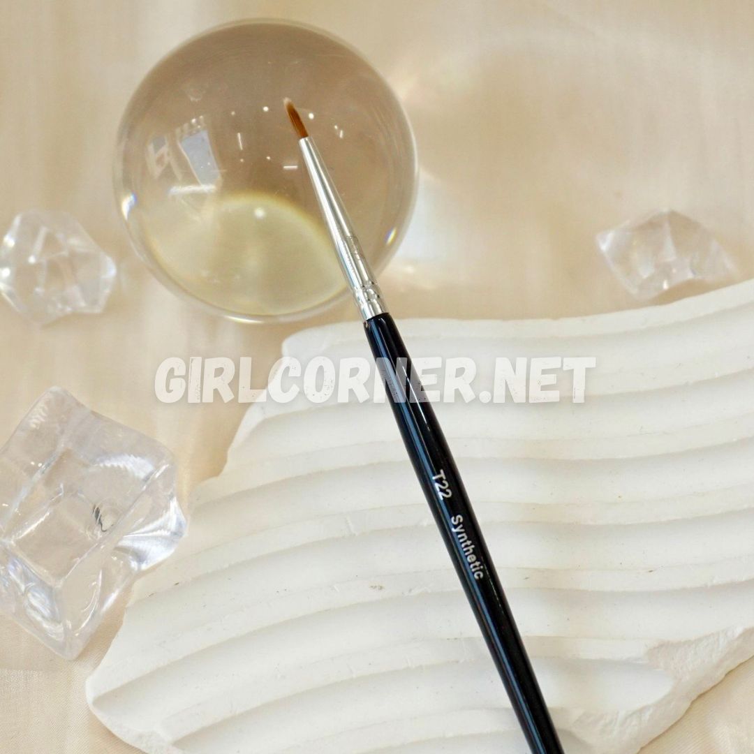 Cọ liner dáng mảnh Feather B T22