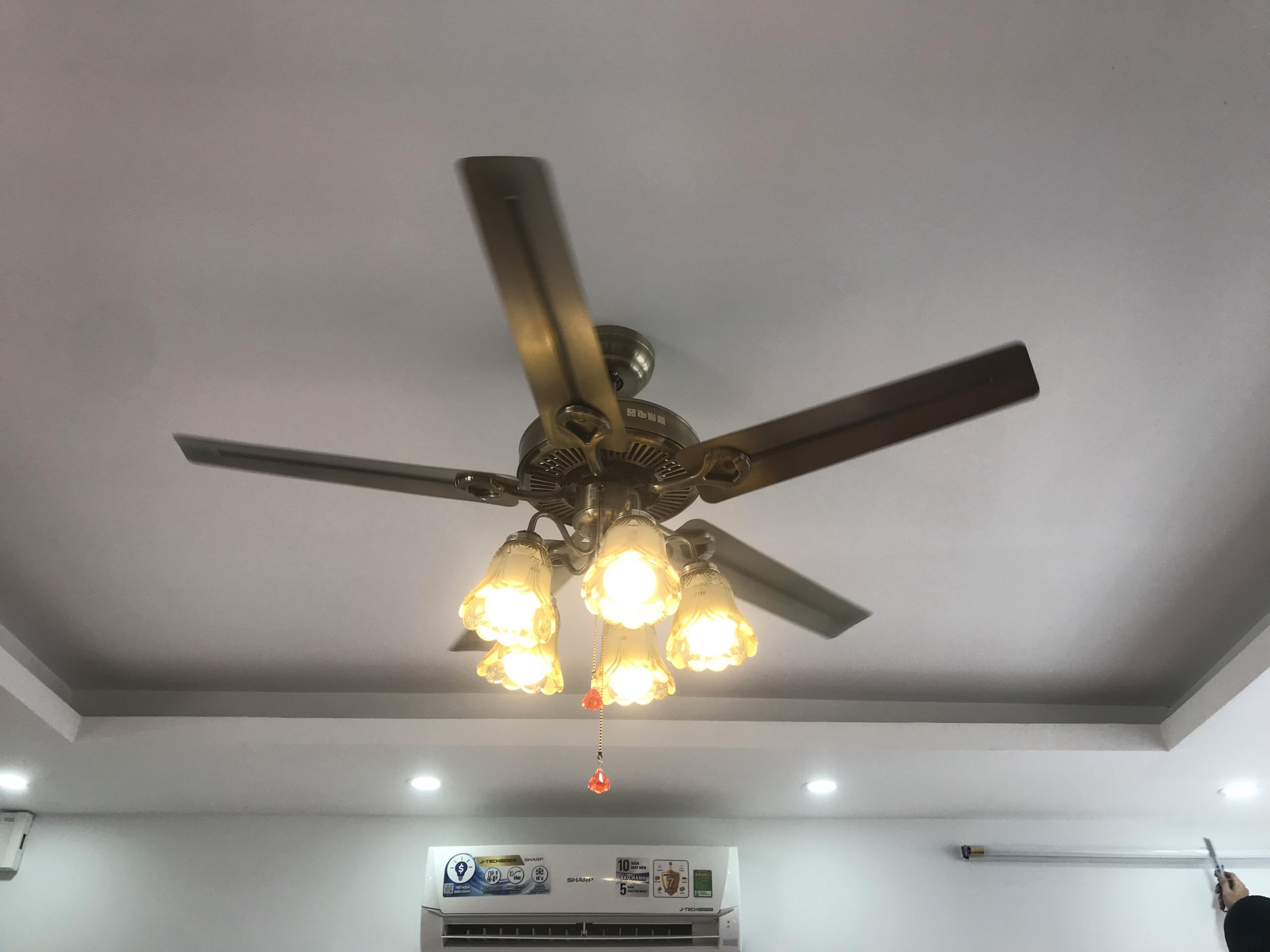 Quạt trần đèn trang trí cánh sắt 5 bóng đèn
