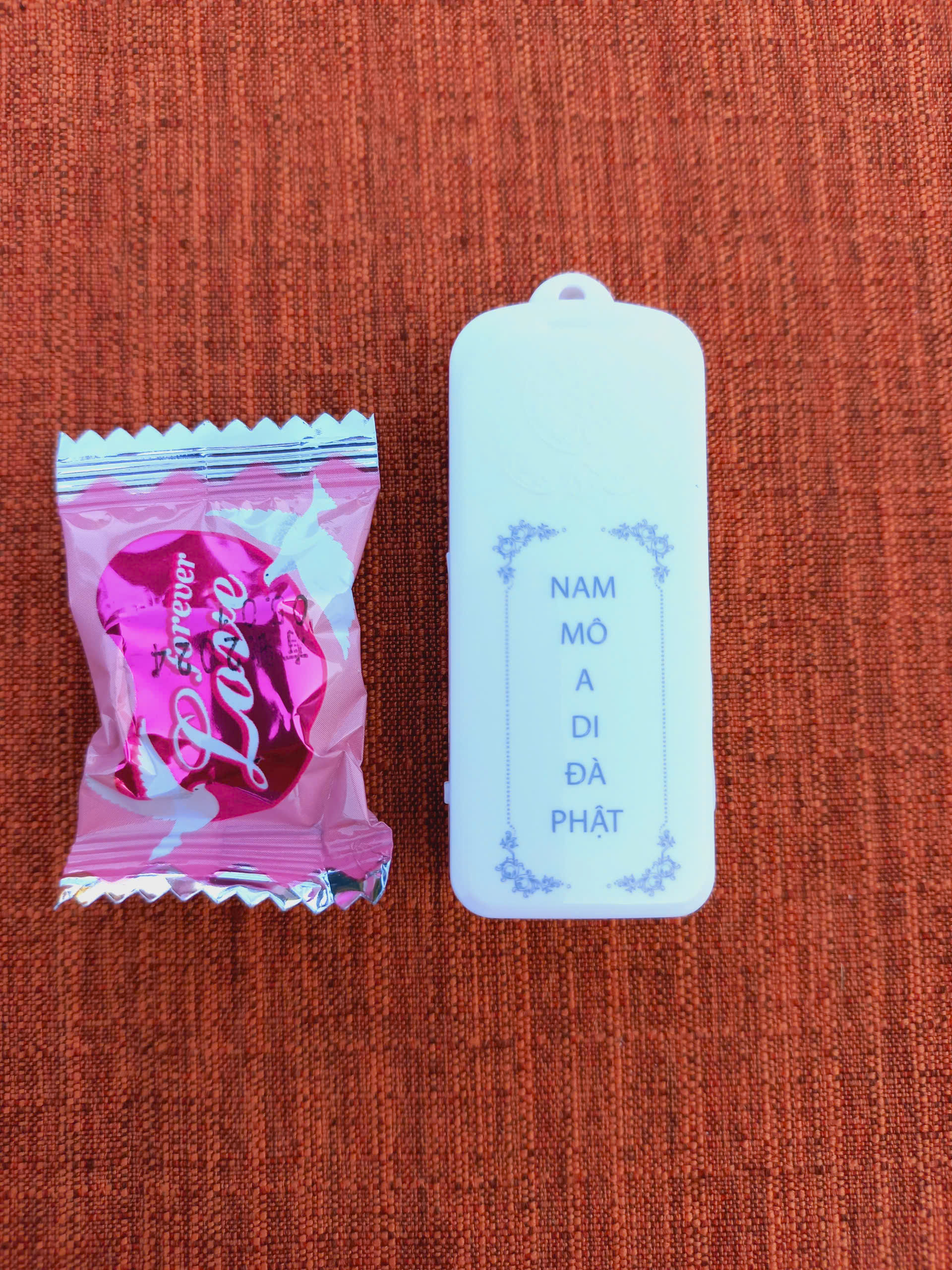 Máy niệm phật nhỏ gọn mini đeo cổ, âm thanh hay, dễ sử dụng và mang theo bên mình , pin dùng cả ngày