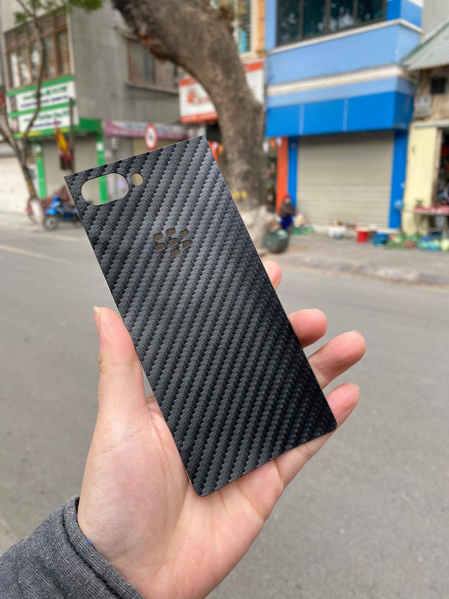 Dán da lưng Blackberry Key 2 khắc hình trống đồng