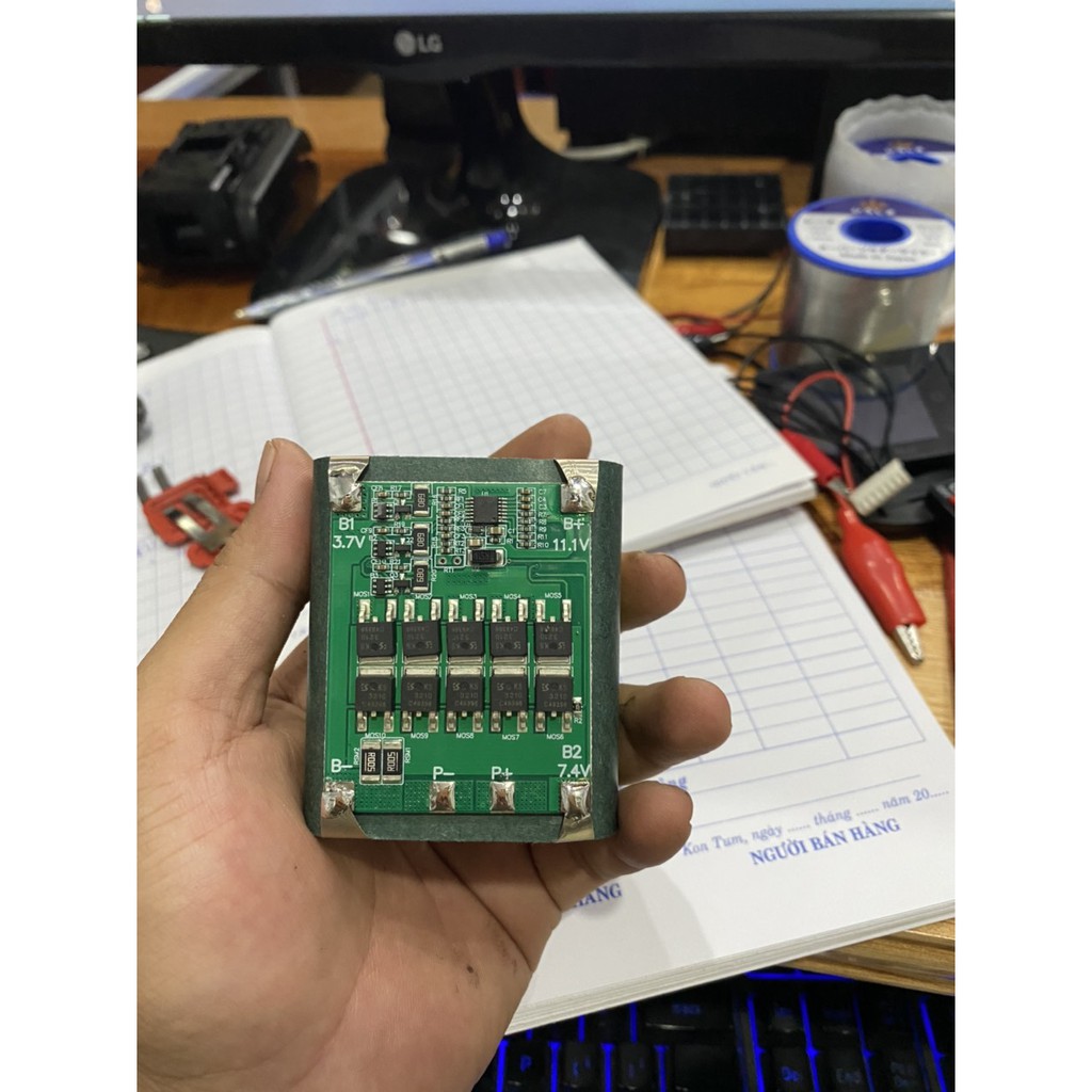 Khối pin hitachi 12v ( 3s2p) dạng đứng