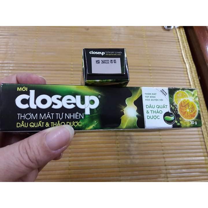 Kem đánh răng closeup mini 50g
