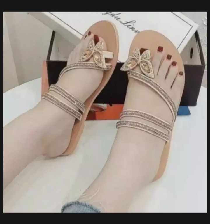 Dép xỏ ngón đính bướm đá siêu xinh