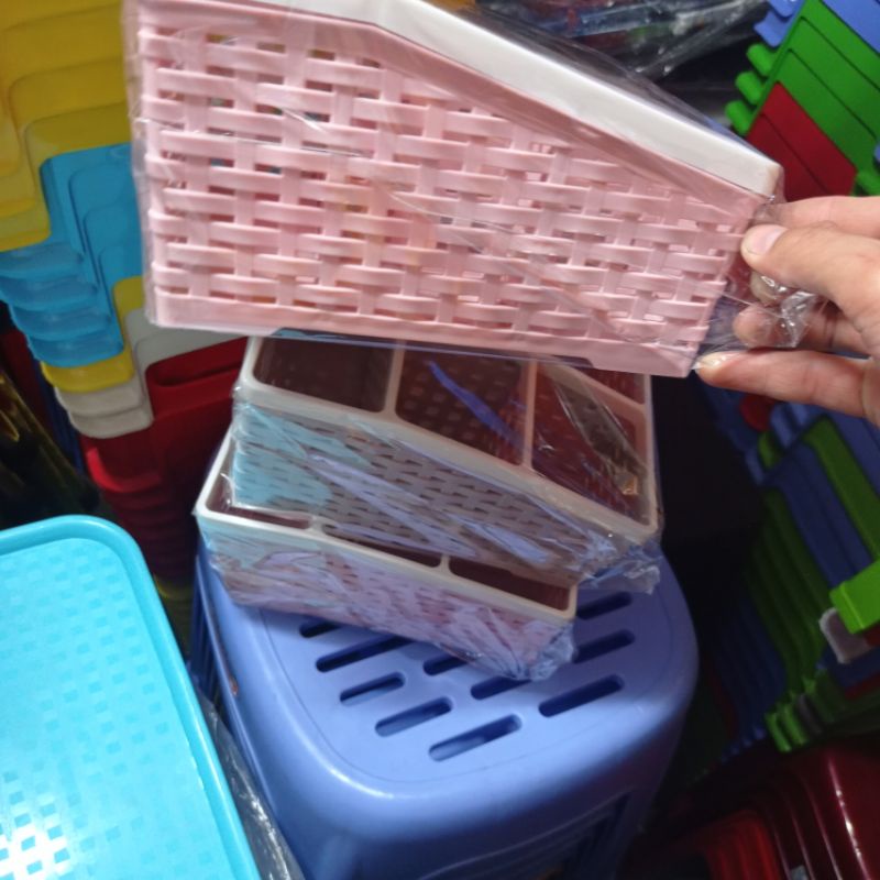 Kệ khay ngăn đa năng, tiện ích