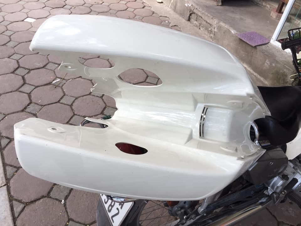 Yếm xe honda cub 82 có đề ( kèm logo)