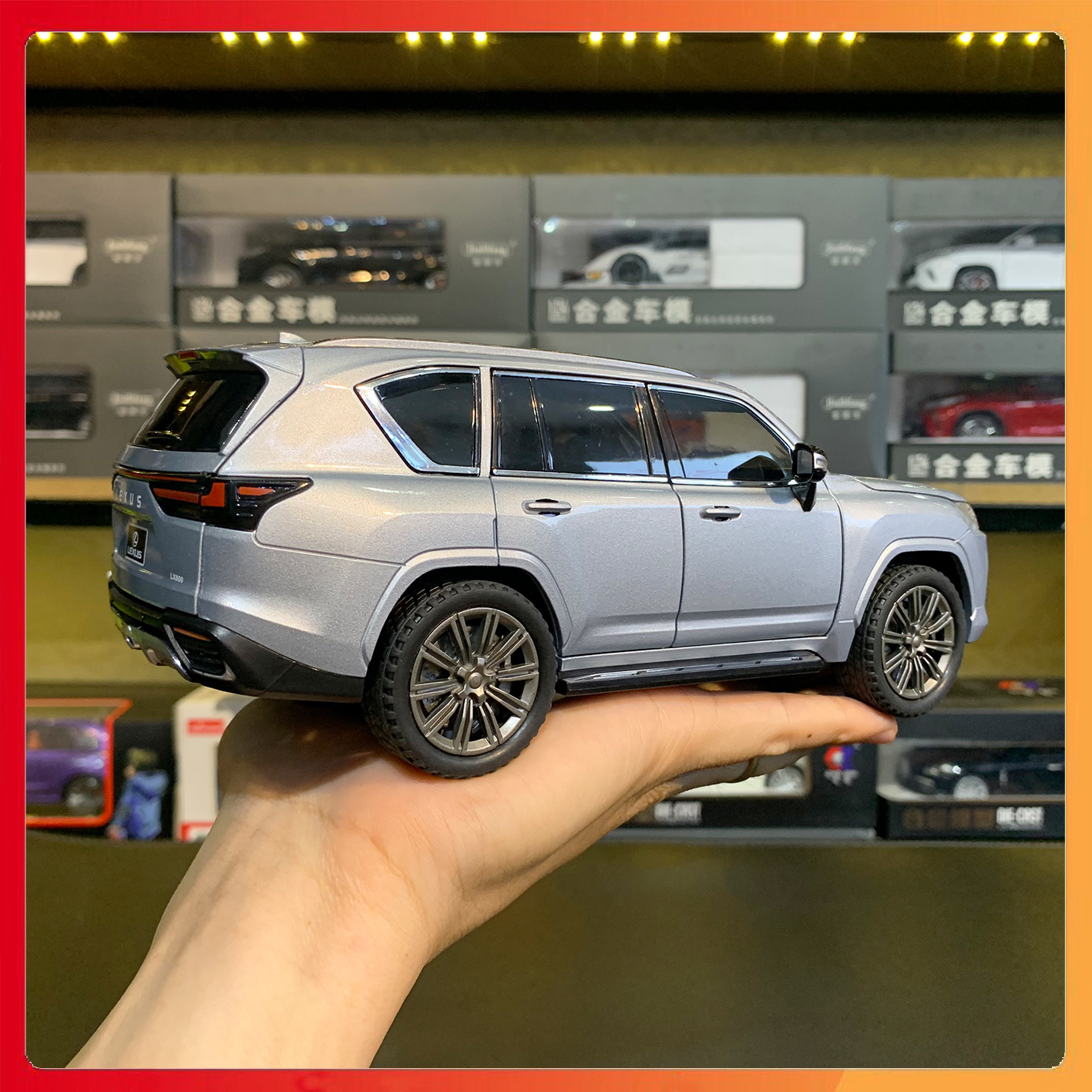 Mô hình xe Lexus LX600 tỉ lệ 1:24 CHIMEI