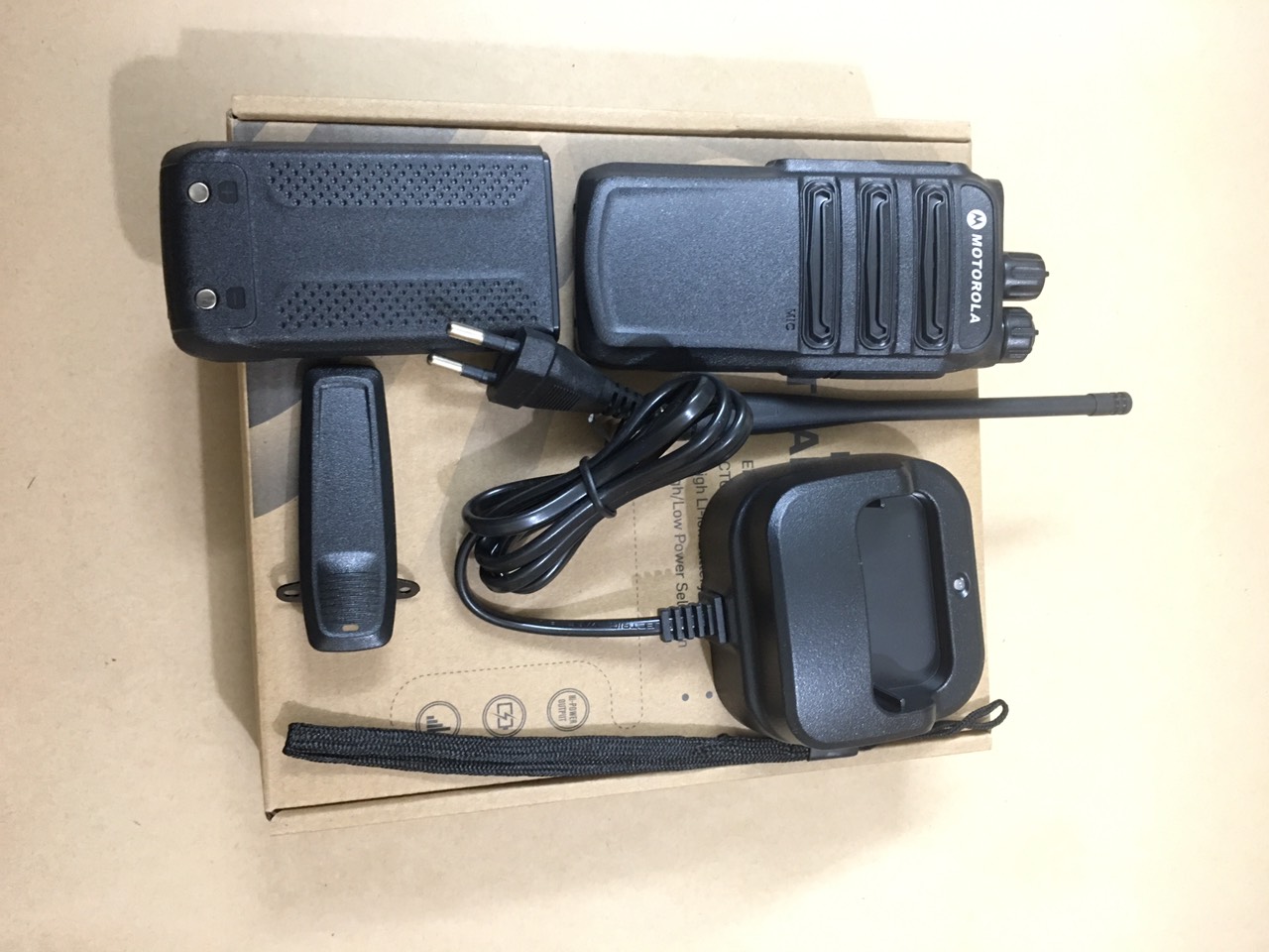 Bộ 1 Bộ đàm Motorola CP838/CP-838 (Siêu bền, Loa chống từ tính, Pin dung lượng lớn, cự ly liên lạc xa)