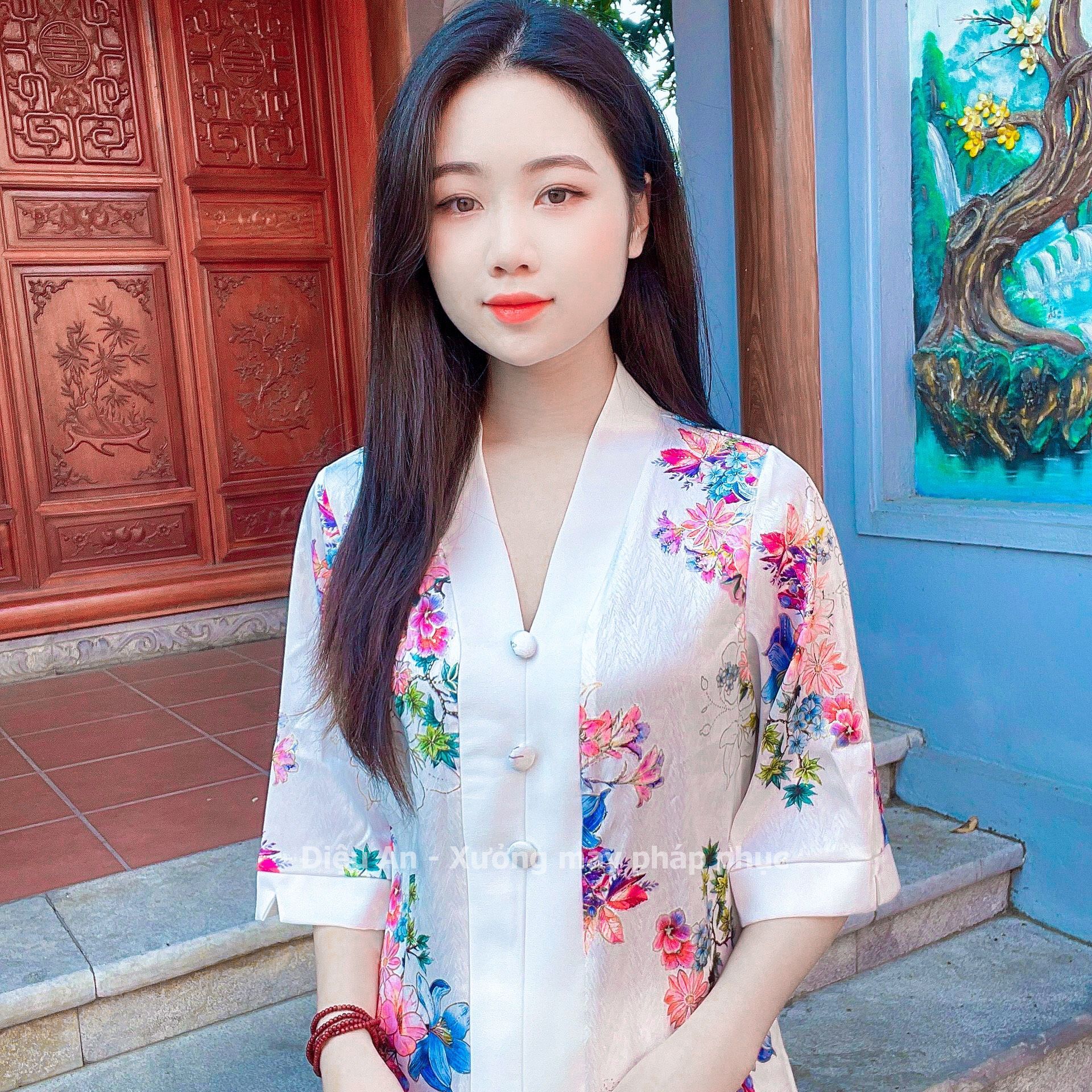 Set Lụa Vân Gỗ Cao Cấp Đi Lễ Chùa Màu Trắng Hoa Lan