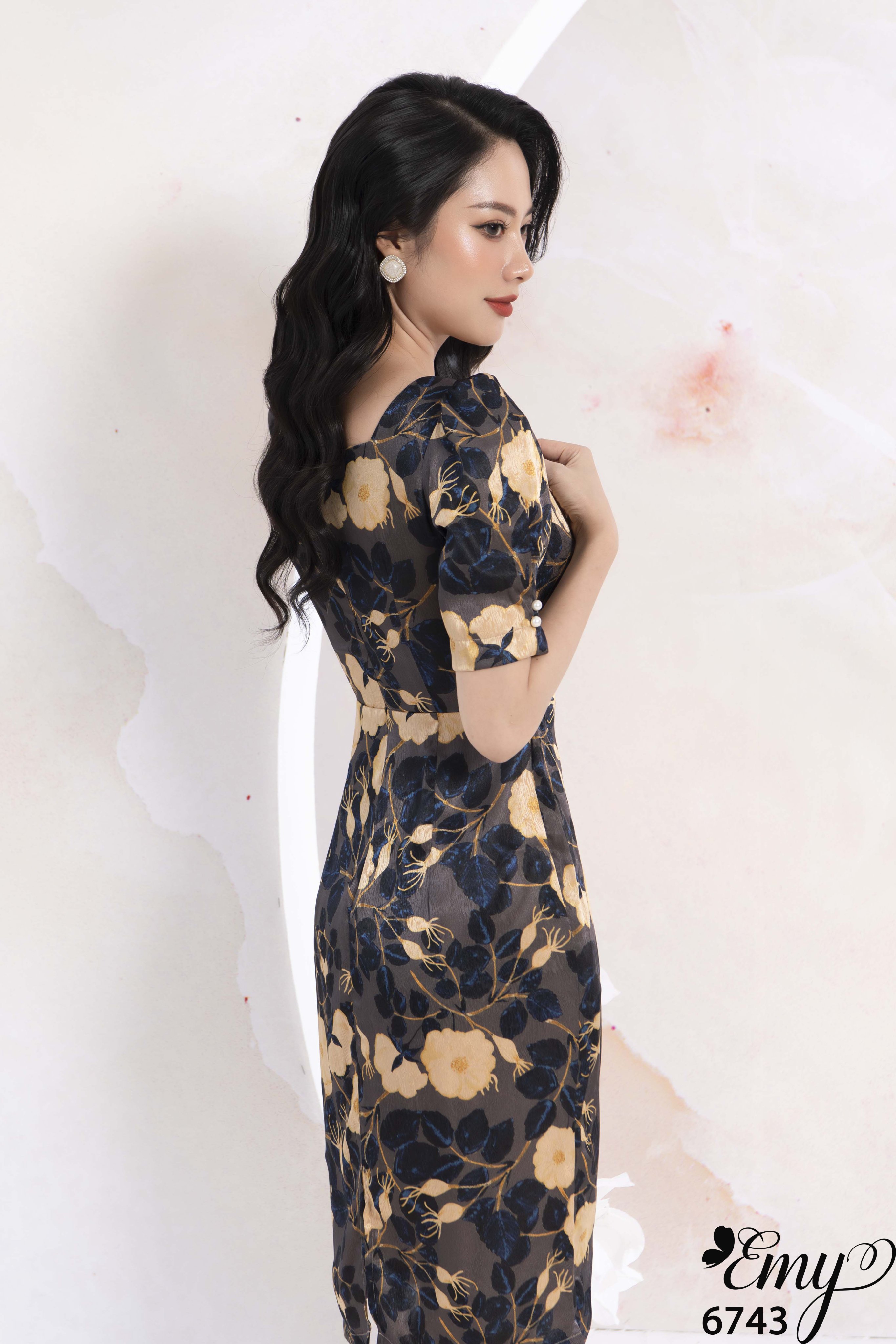 Đầm EMY EM6743 Xòe A Hoa Cổ Lục Giác