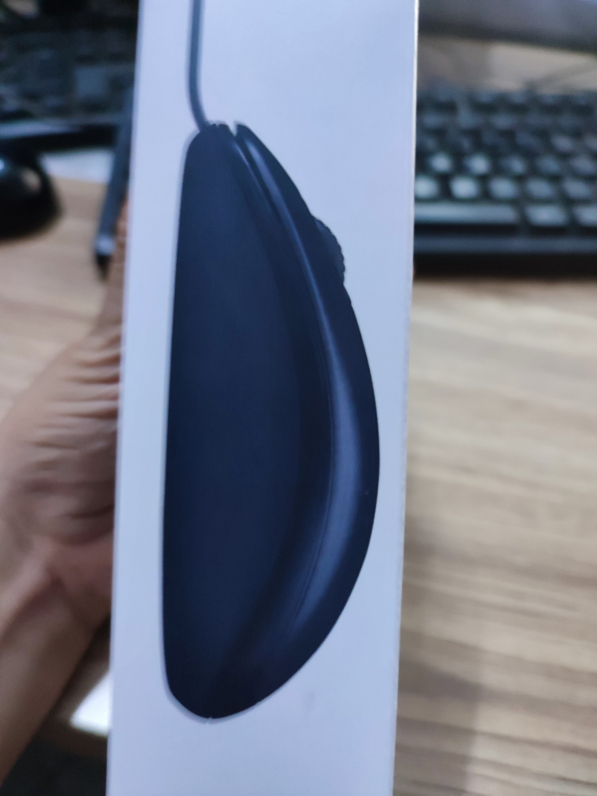 Chuột có dây Logitech B100, hàng chính hãng