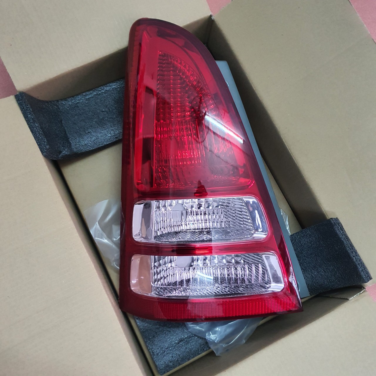 Đèn hậu Toyota innova 2006-2007