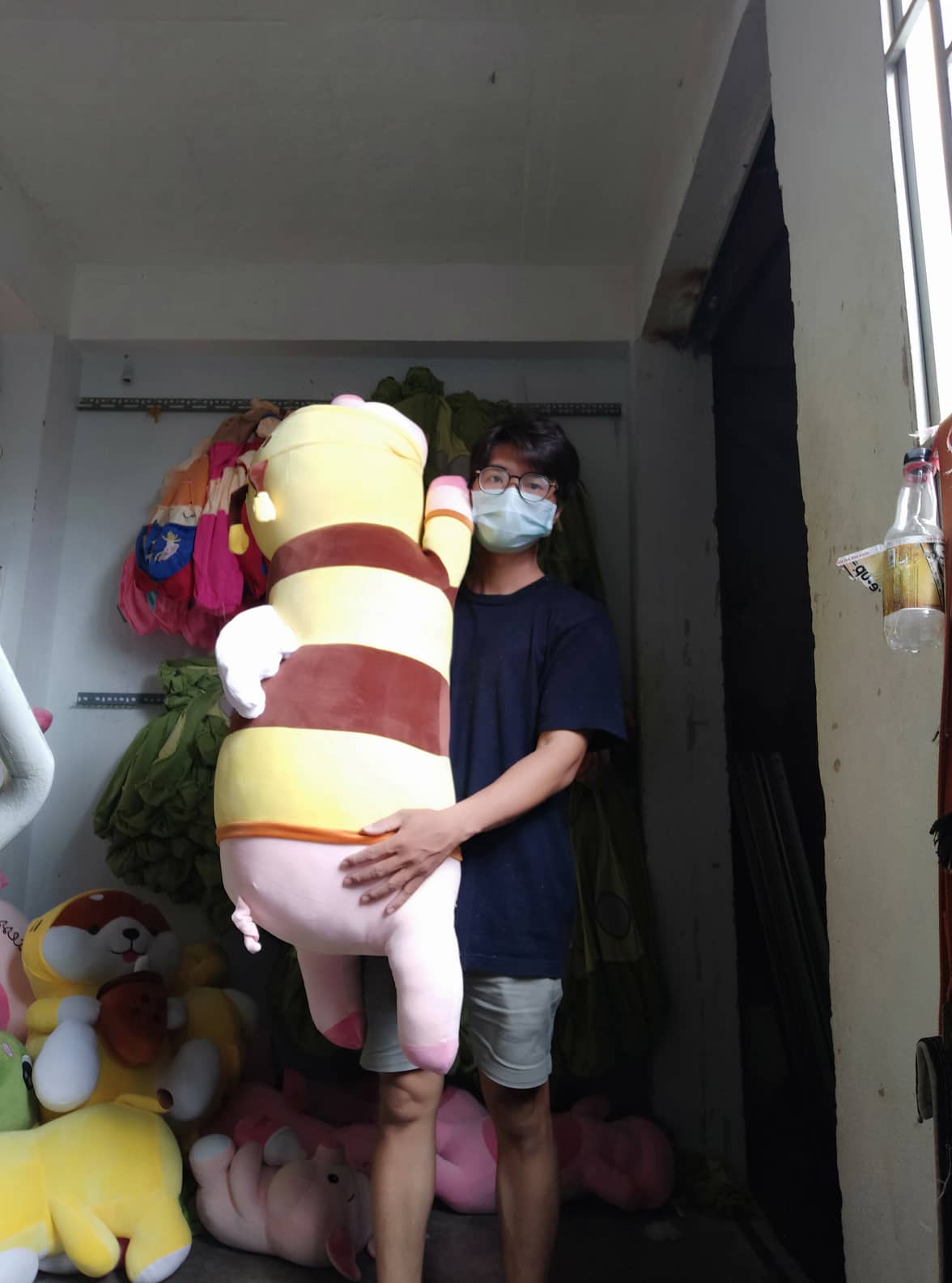 Gấu bông heo nón ong cosplay