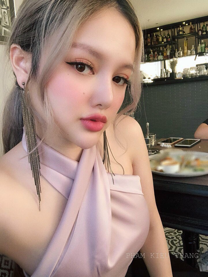 Áo kiểu nữ phối chéo cổ chất phi lụa mềm cực sàn chảnh sexy